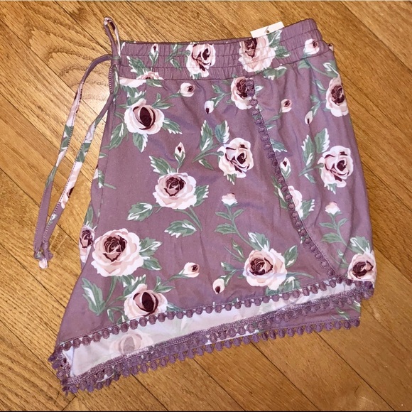 NEW•L• Lilac Rosette Pom Fringed Shorts - Picture 3 of 15